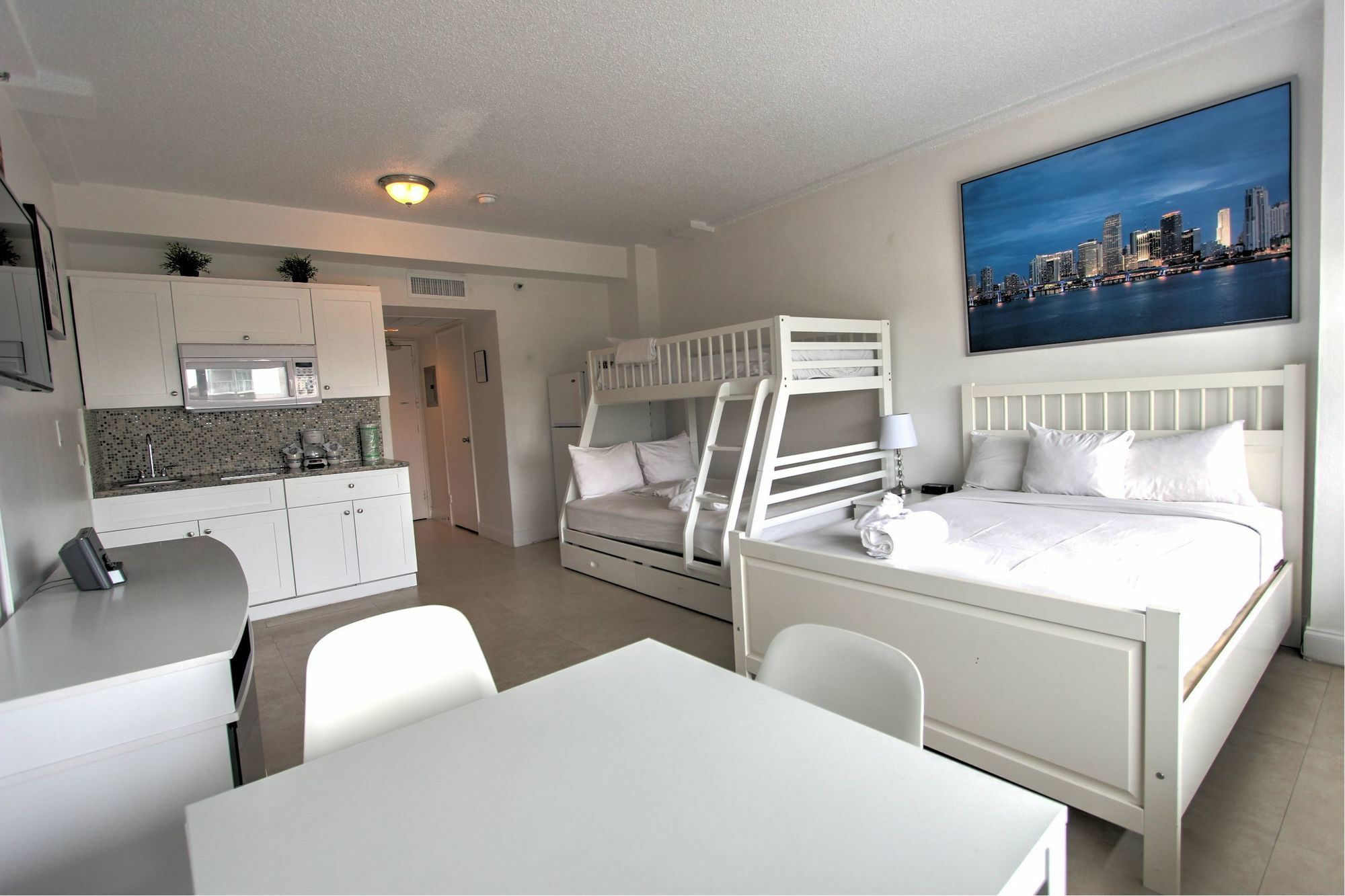 Private Apartments At The Casablanca Μαϊάμι Μπιτς Εξωτερικό φωτογραφία