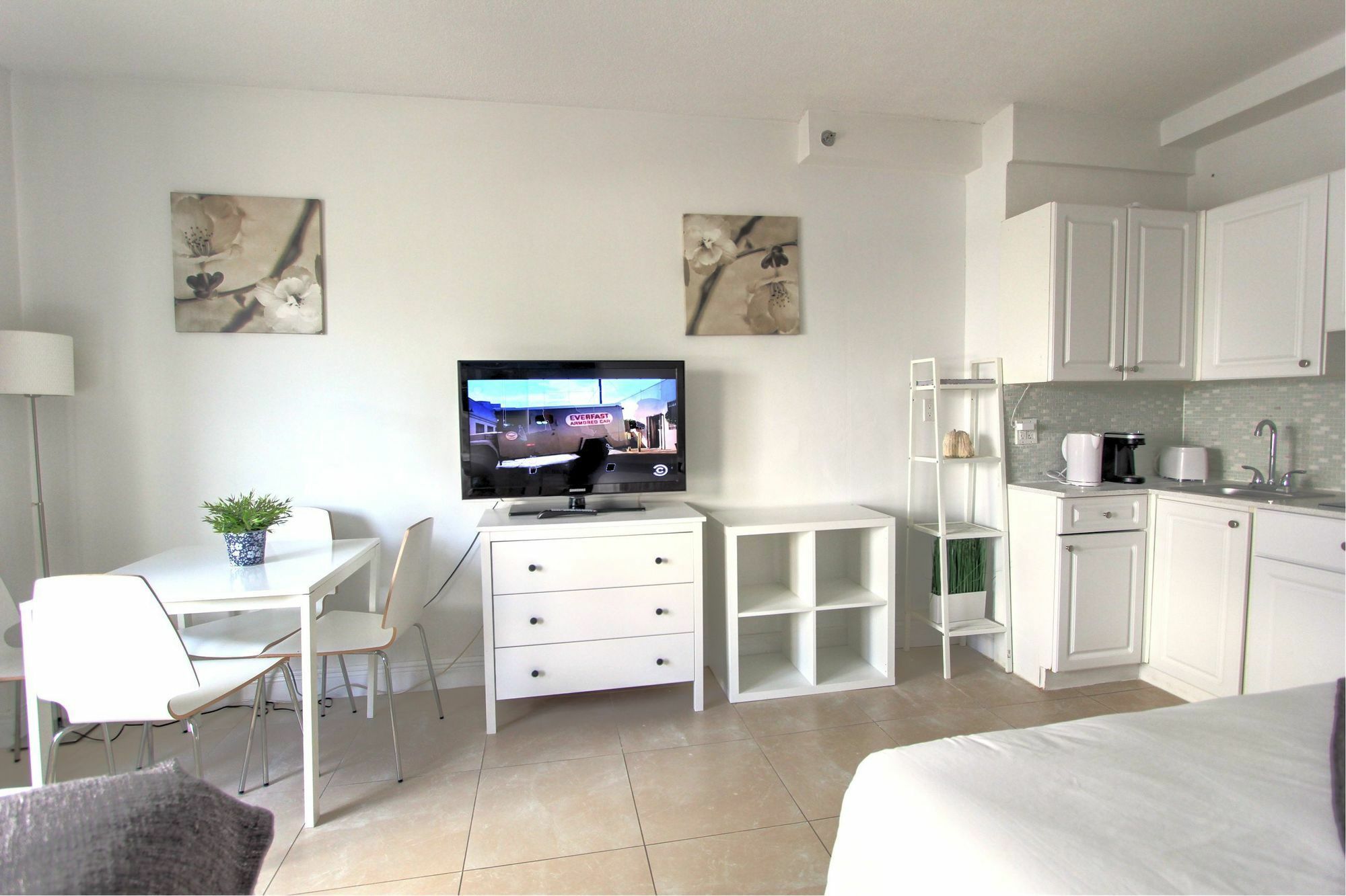 Private Apartments At The Casablanca Μαϊάμι Μπιτς Εξωτερικό φωτογραφία