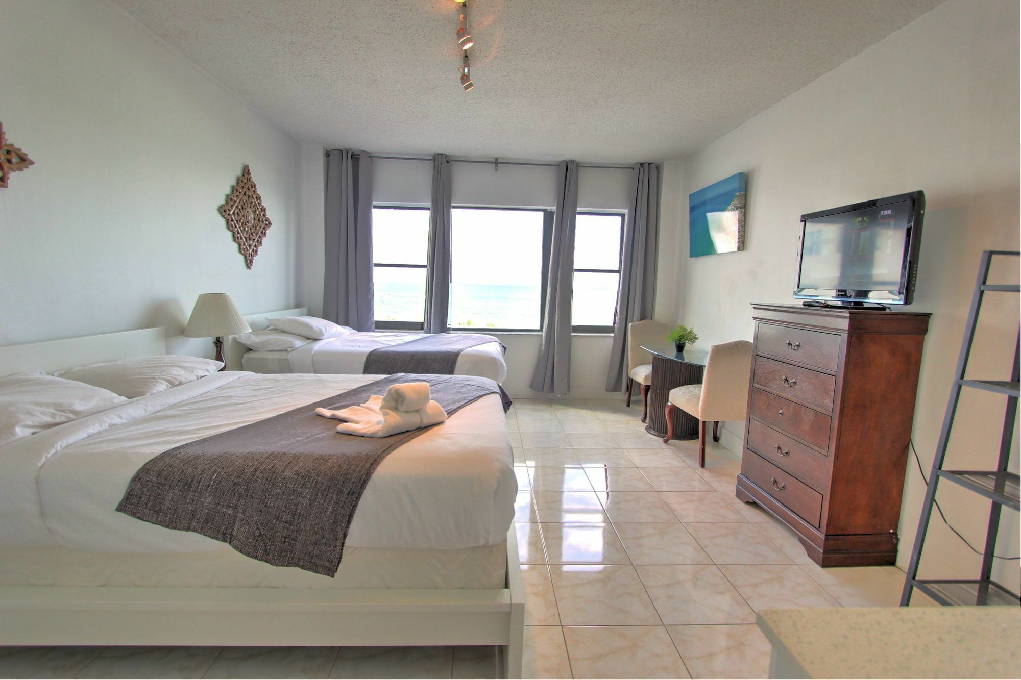 Private Apartments At The Casablanca Μαϊάμι Μπιτς Εξωτερικό φωτογραφία
