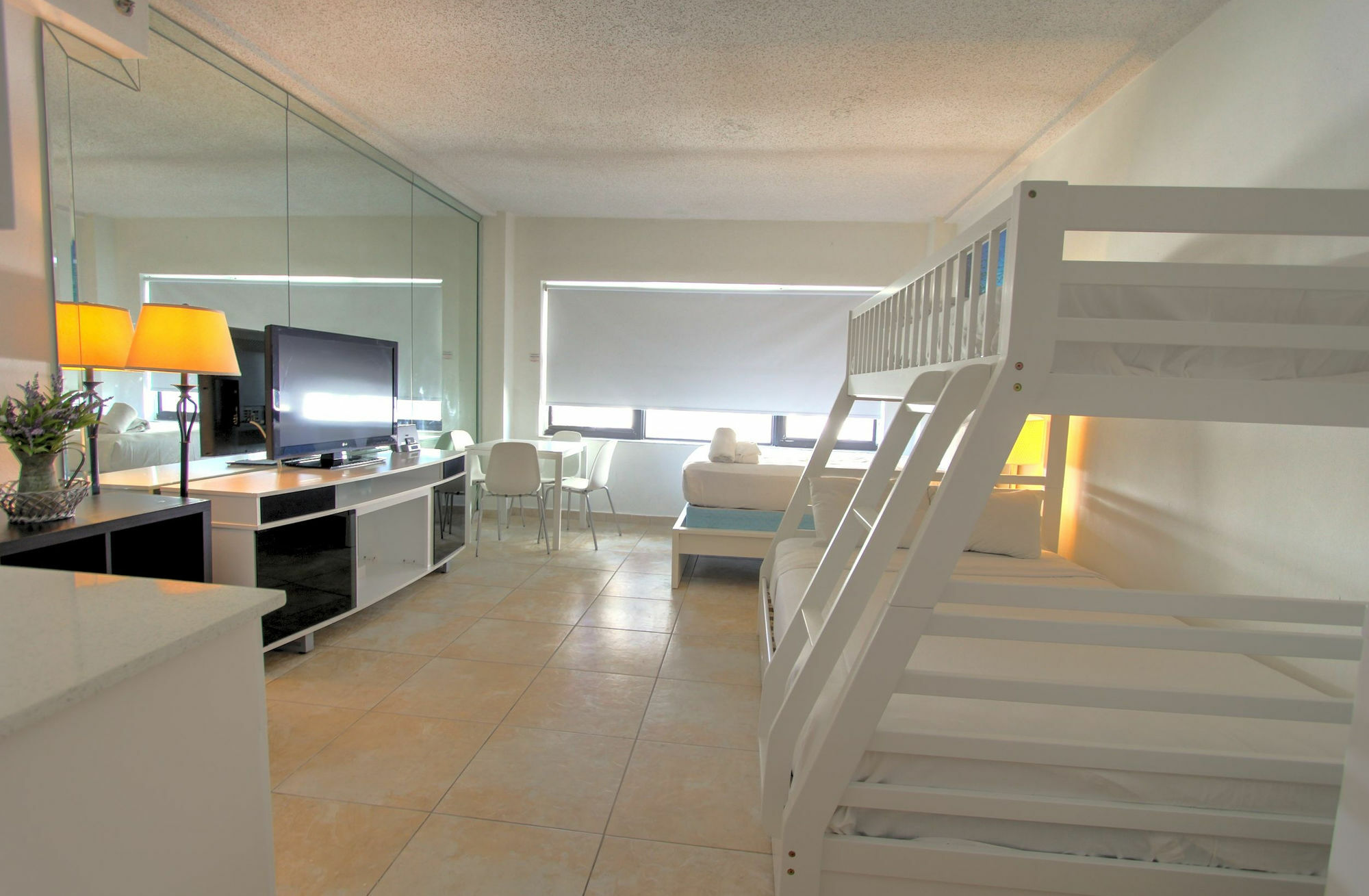 Private Apartments At The Casablanca Μαϊάμι Μπιτς Εξωτερικό φωτογραφία