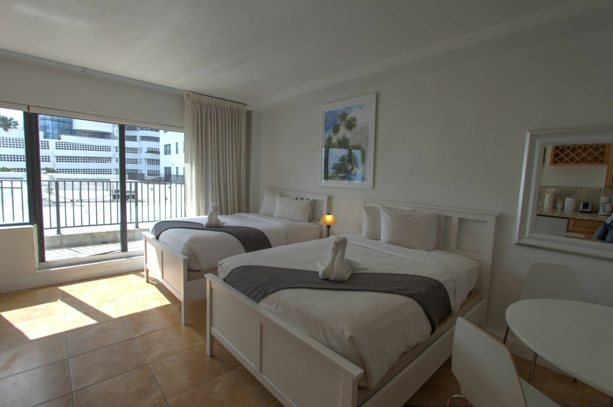 Private Apartments At The Casablanca Μαϊάμι Μπιτς Εξωτερικό φωτογραφία